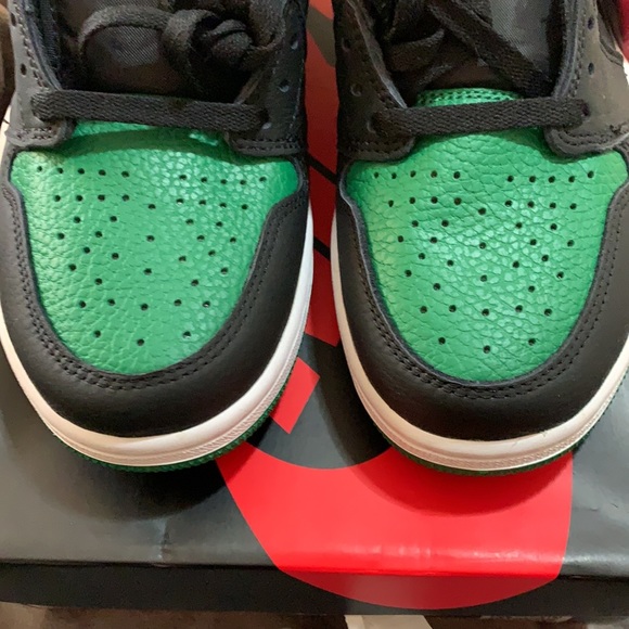 Air Jordan 1 Retro High - Picture 2 of 11